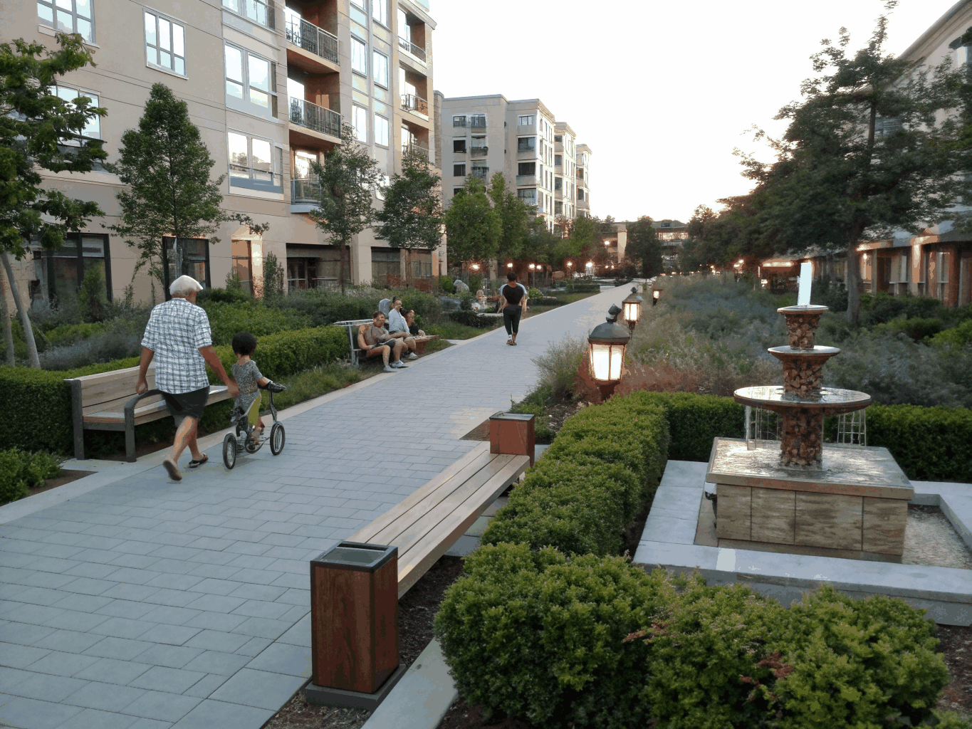 Well-maintained residential community common area and landscaped neighborhood